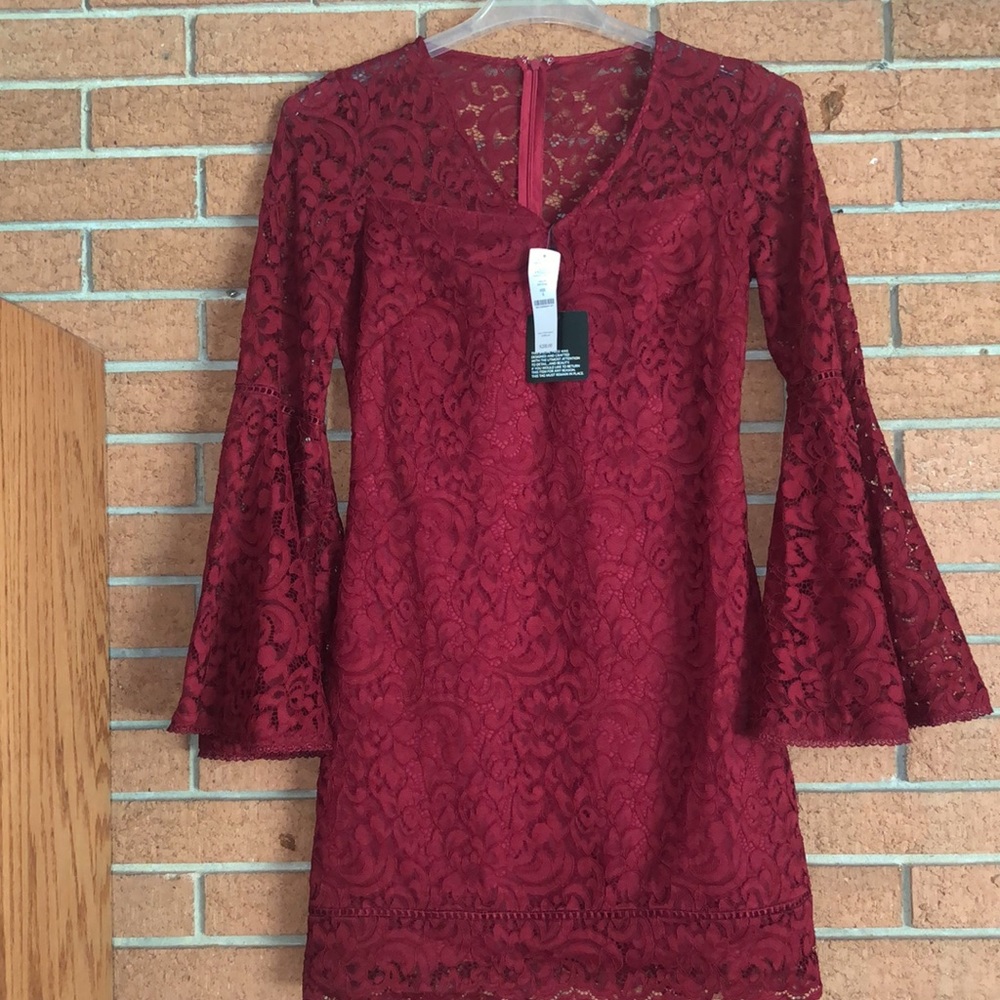 🍷WHBM🍷 PETITE BELL-SLEEVE LACE SHIFT DRESS🍷 - Picture 4 of 11